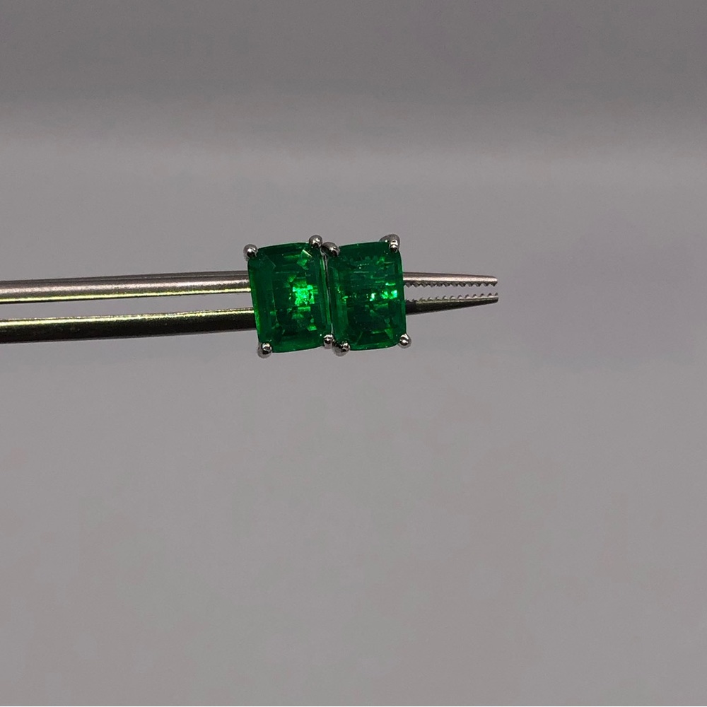 1ct Emerald Earrings - Picture 4 of 13